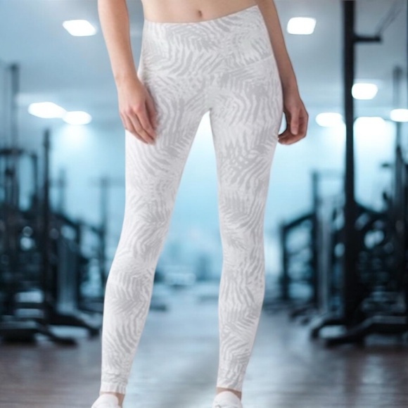 lululemon athletica Pants - Lululemon Wunder Under Pant (Hi-Rise) Palm Camo White Nimbus size 6